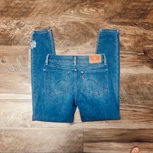 Levi’s super skinny sz 27✨